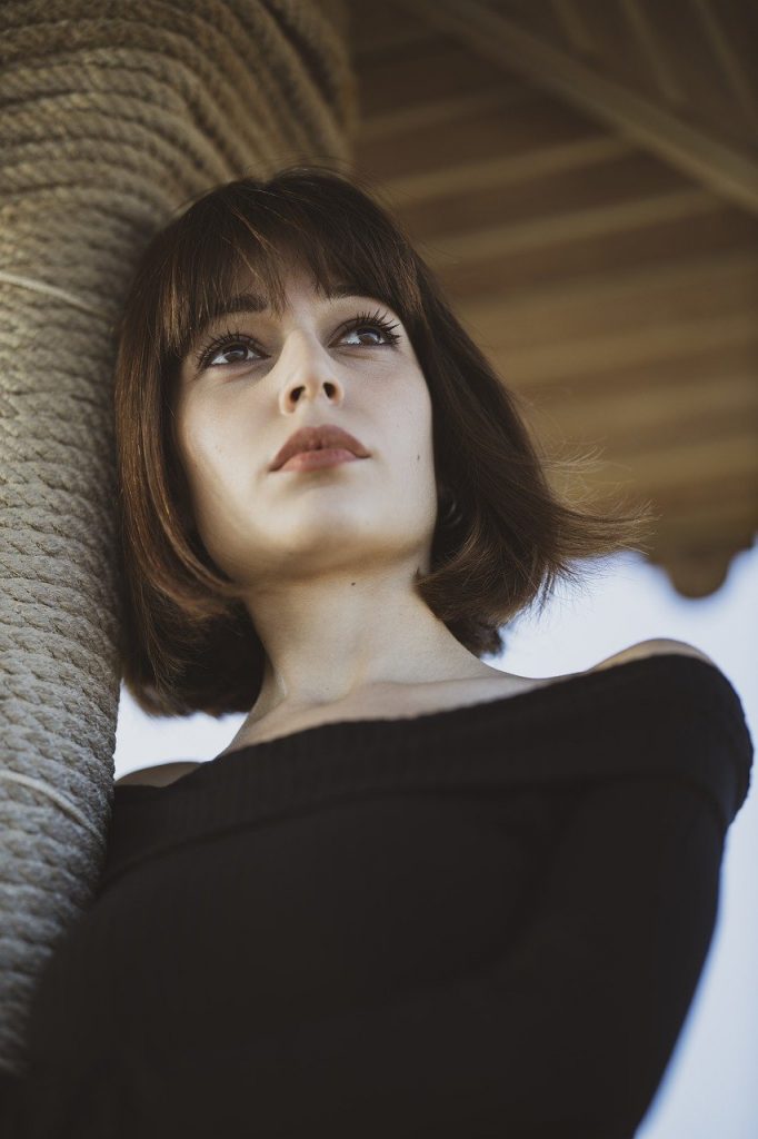 model, woman, pose-4605248.jpg