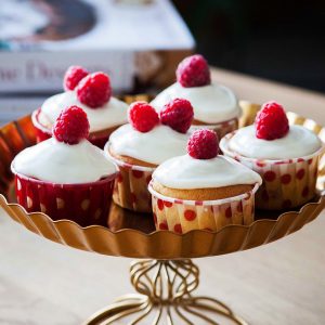 cupcakes, cream, raspberries-4944589.jpg