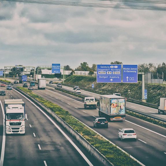 highway, road, traffic-4697840.jpg