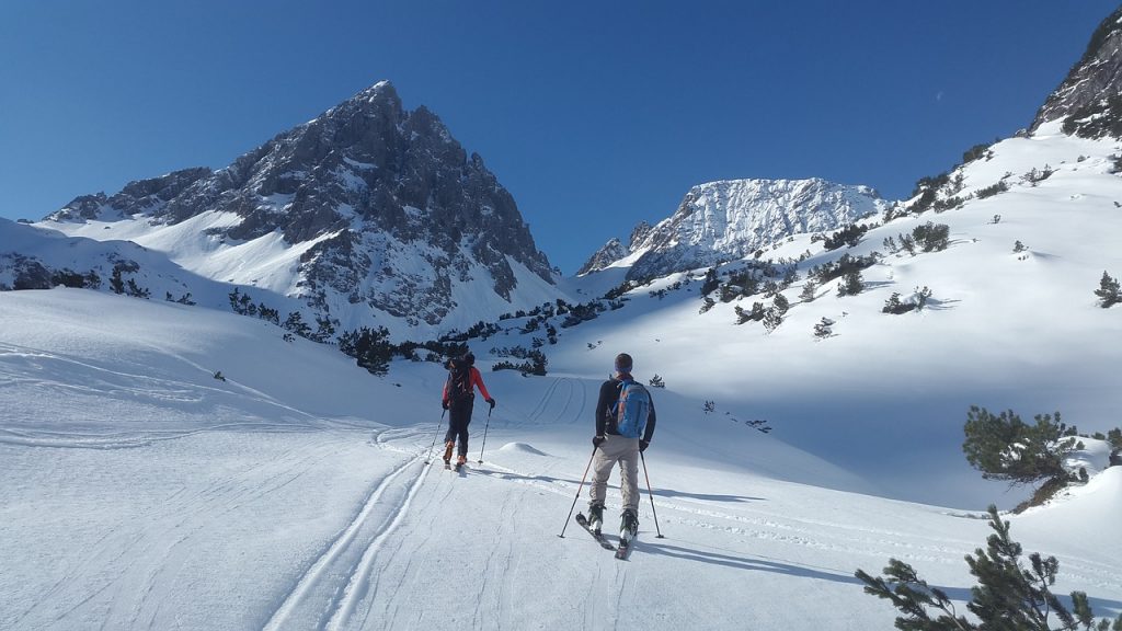 backcountry skiiing, lechtal, ski tourers-1363750.jpg