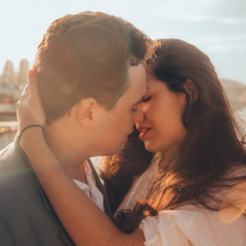 man, woman, kiss-1853532.jpg